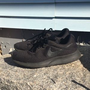 all black Nike Roshe(unisex)